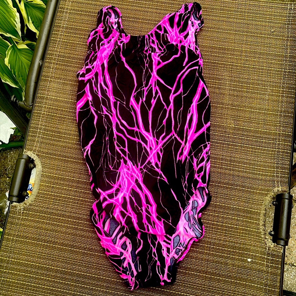 AM black with pink neon Leo